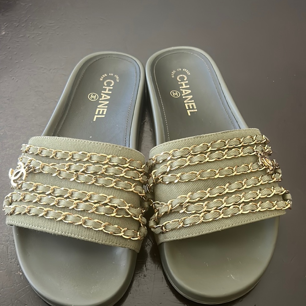hello I am currently selling these beautiful army green and gold Chanel slides !